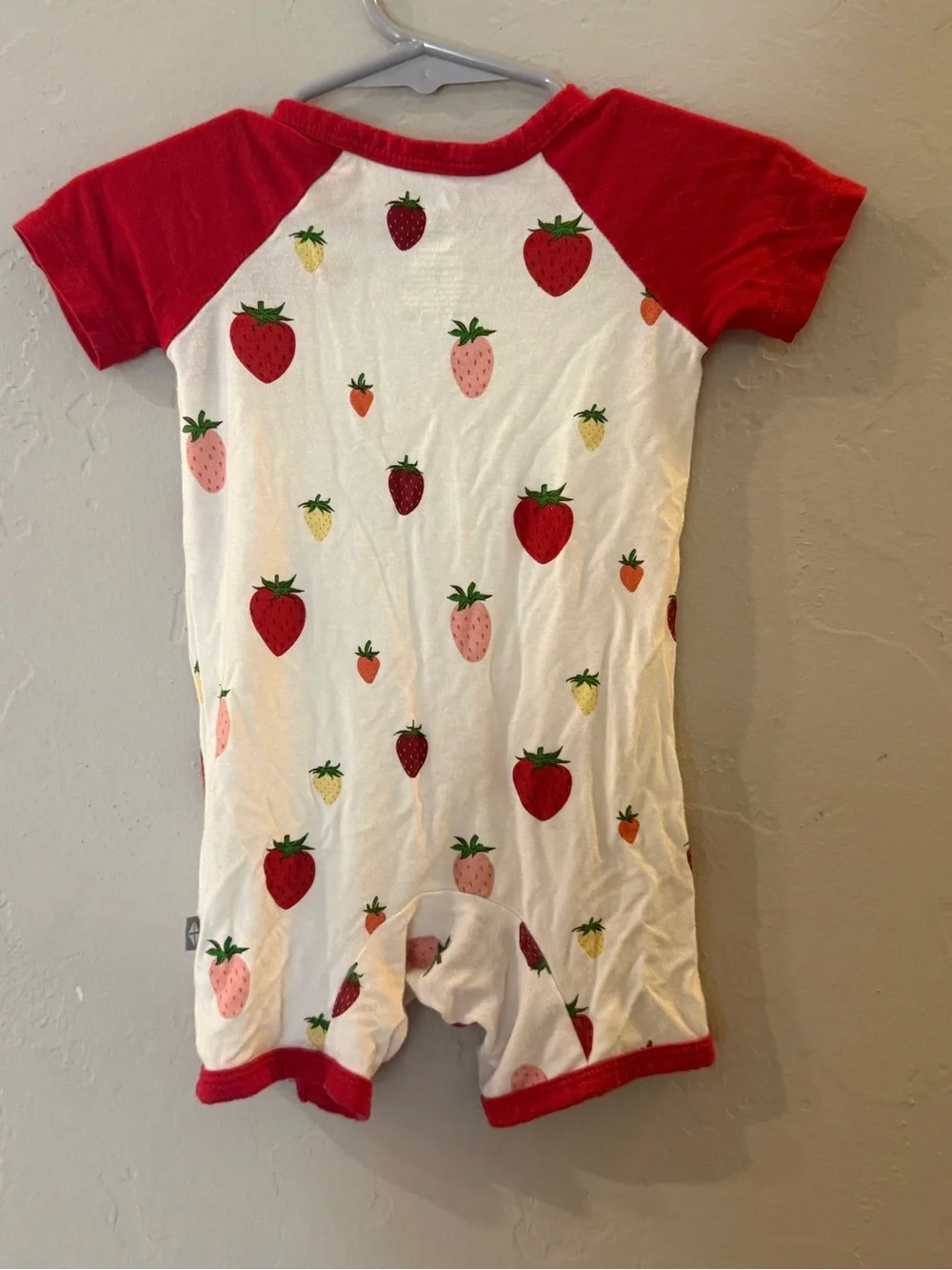 Kyte baby strawberry shortall bamboo 6-12 months